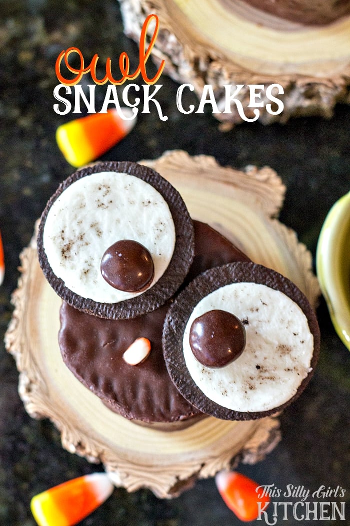 Owl Snack Cakes, a super easy and fun Fall (or anytime!) dessert, using all store bought ingredients! - ThisSillyGirlsLife.com #owl #falldesserts #snackcakes